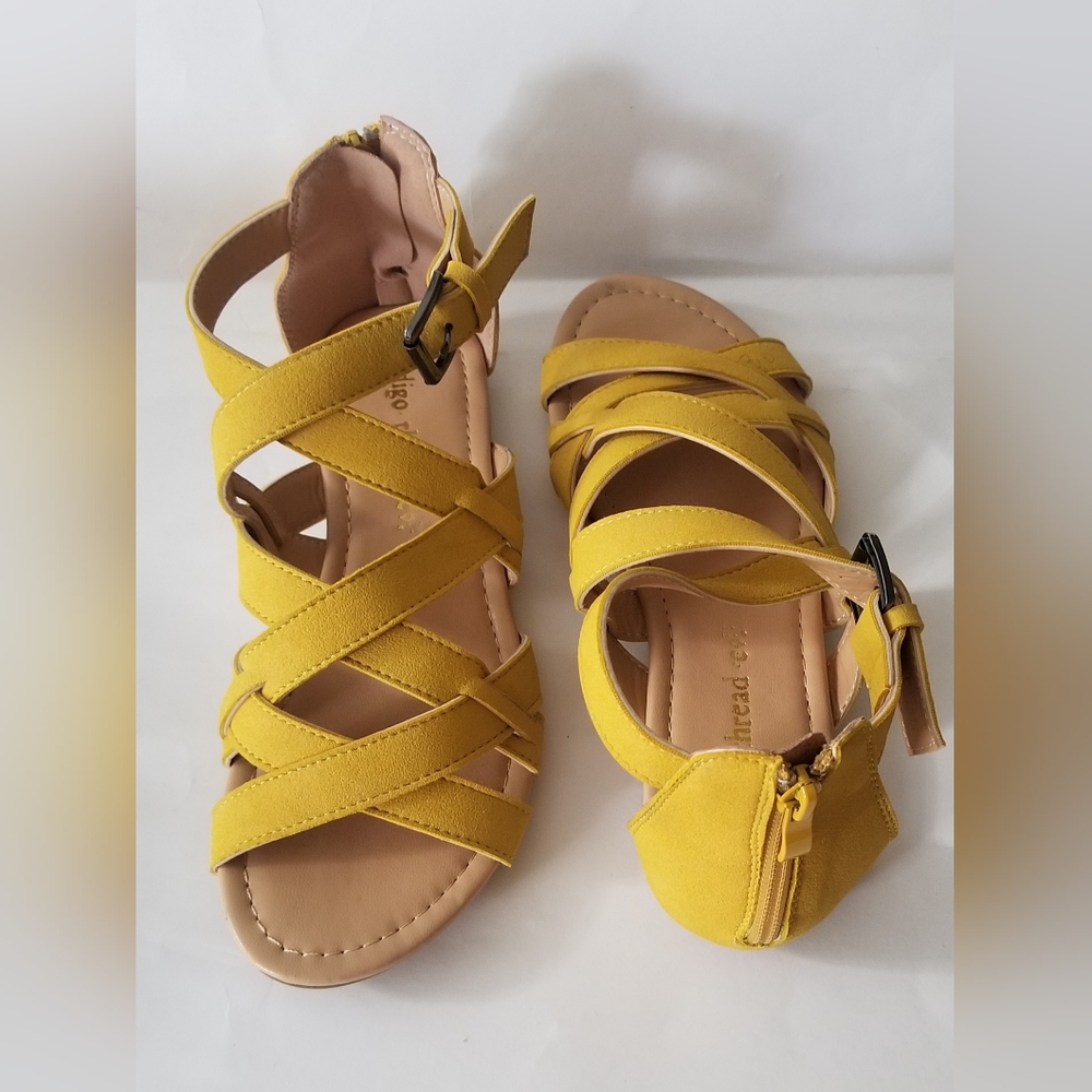 INDIGO THREAD CROSS STRAPPY WOMEN'S SANDALS
